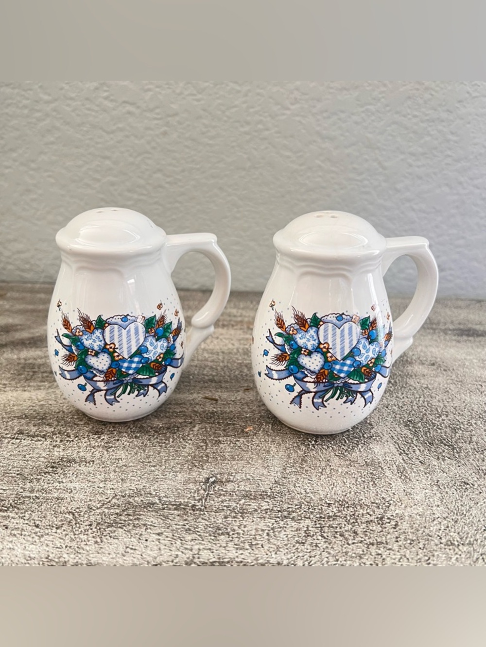 Vintage Tabletops Unlimited Salt and Pepper Shakers Blueberry Hearts Country